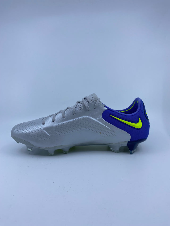 Nike Tiempo Legend 9 - Size 42