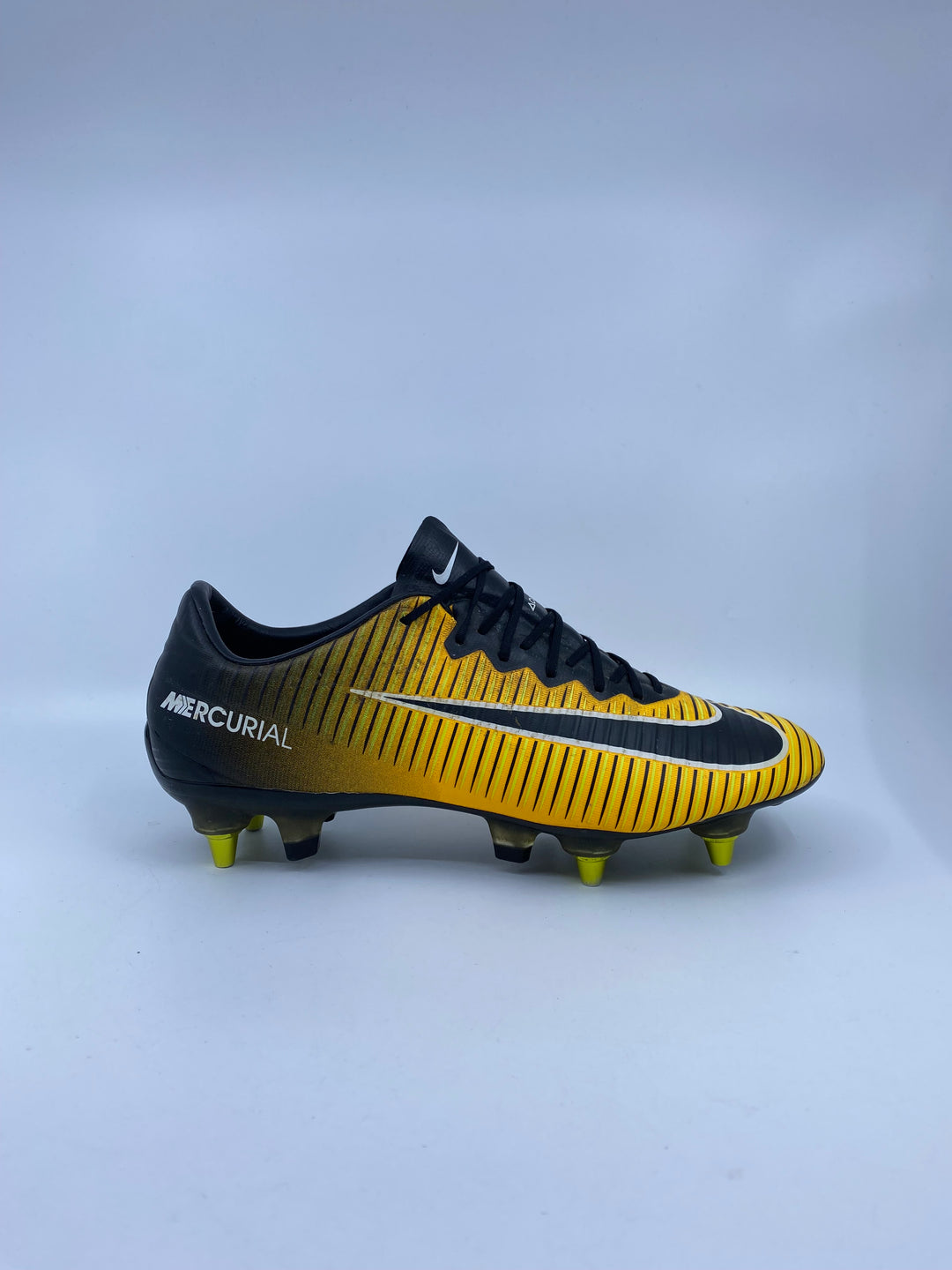 Nike Mercurial Vapor XI - Size 40
