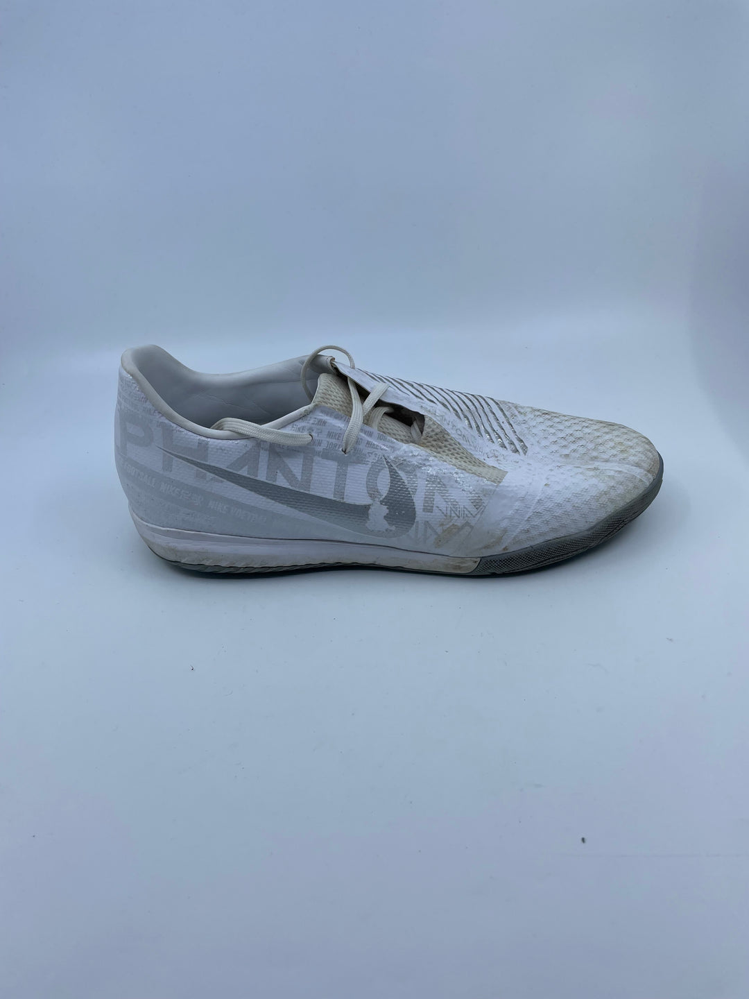 Nike Phantom Venom IC - Size 42
