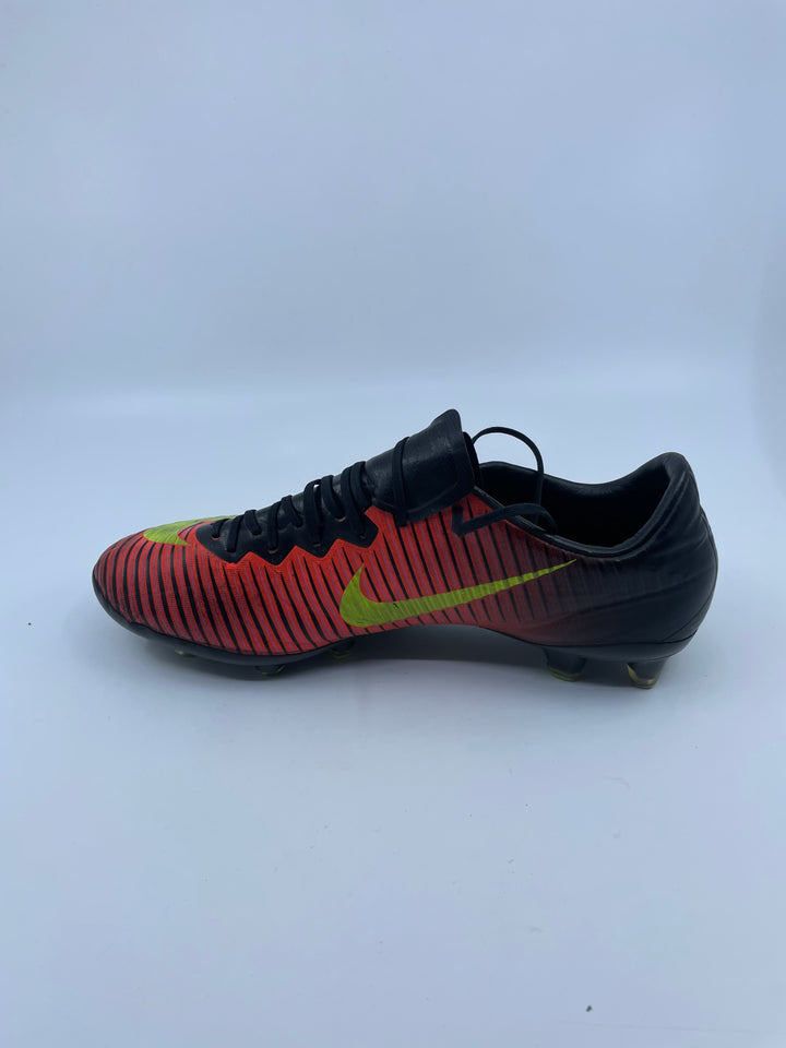 Nike Mercurial Vapor XI - Size 40