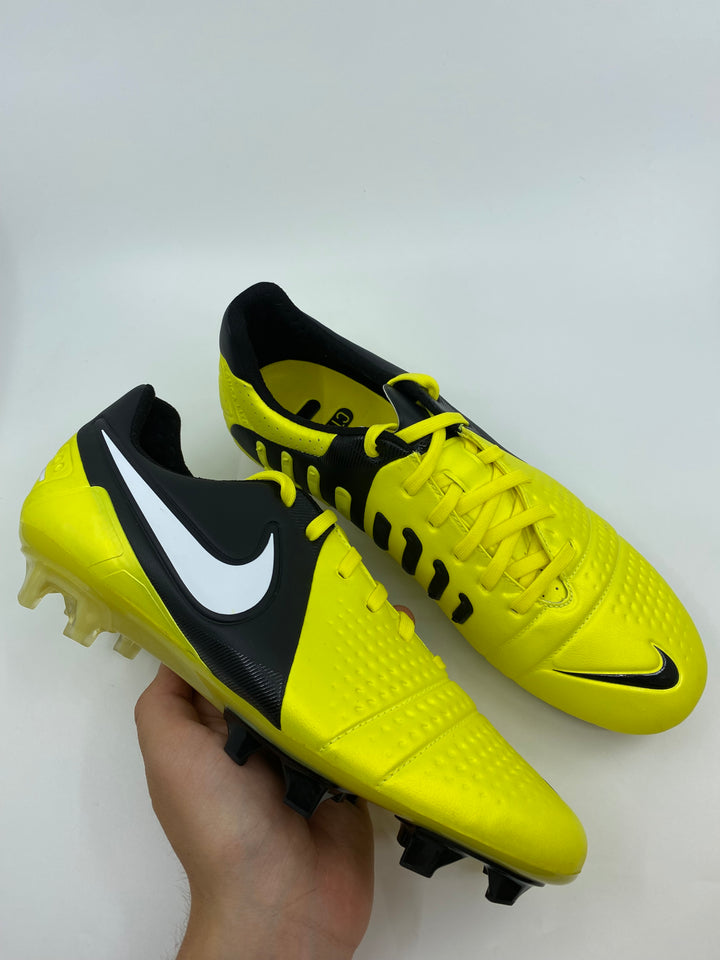 Nike CTR360 Magista III - Size 43