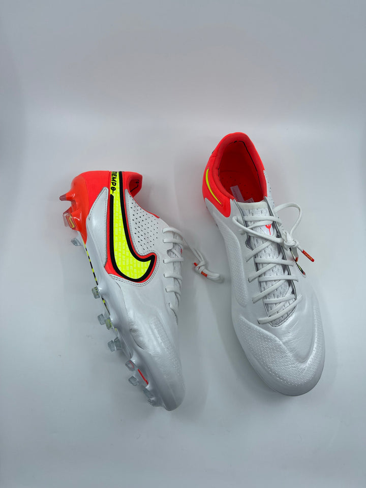 Nike Tiempo Legend 9 - Size 43