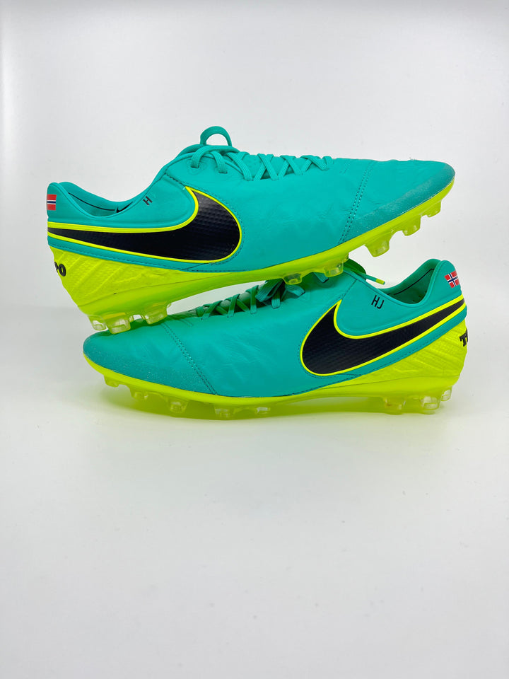 Nike Tiempo Legend 6 - Size 44.5