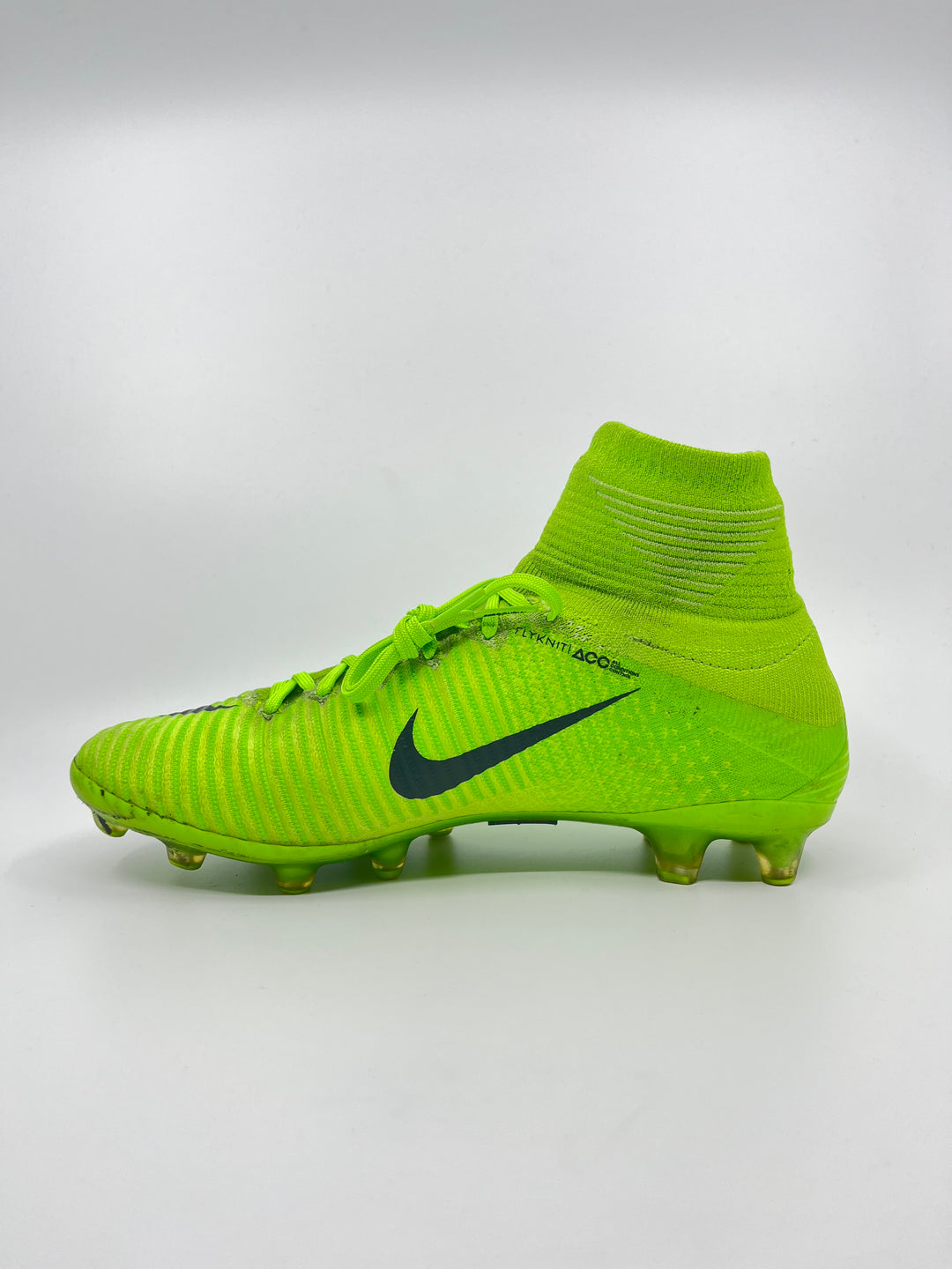 NIKE MERCURIAL SUPERFLY 5/V -  SIZE 41