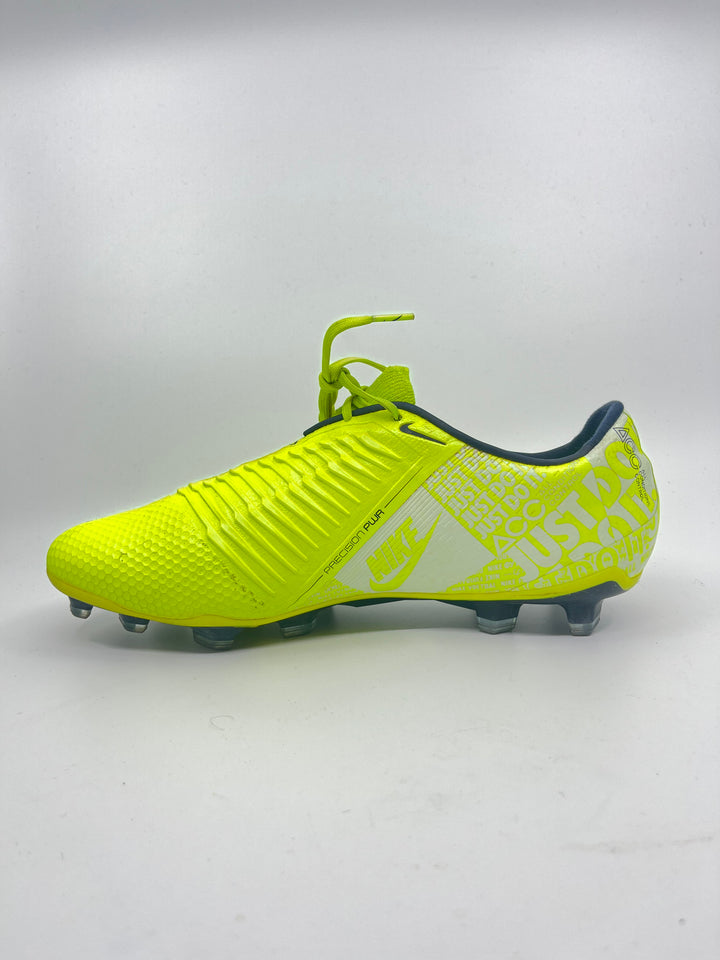 Nike Phantom Venom - Size 43
