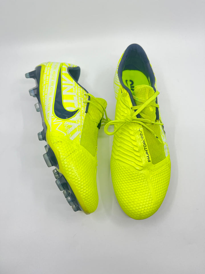 Nike Phantom Venom - Size 43