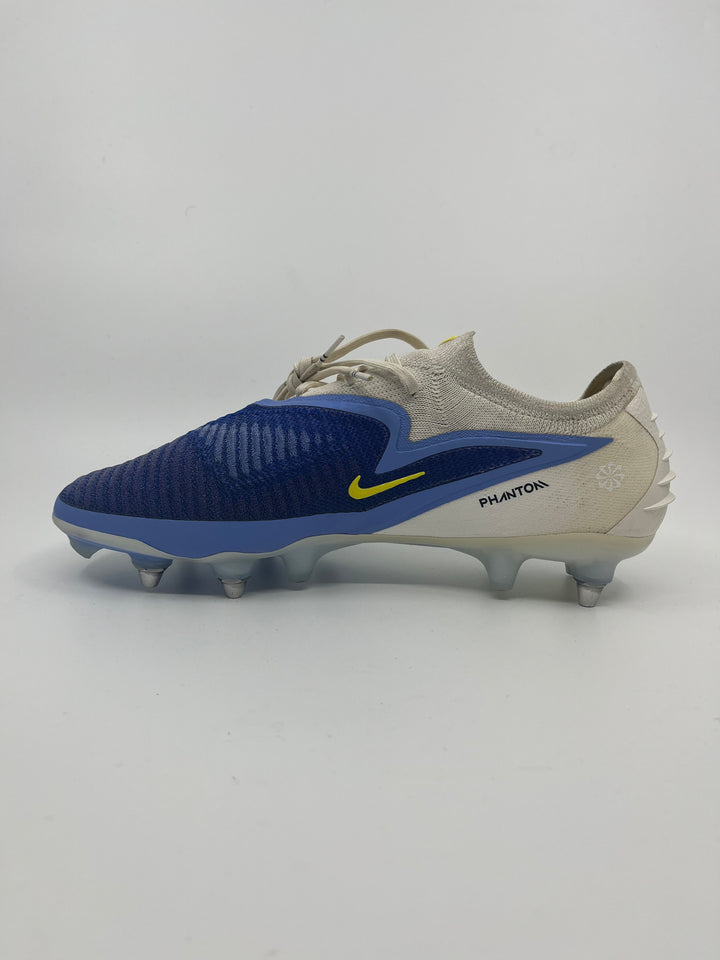 Nike Phantom 6 - Size 43