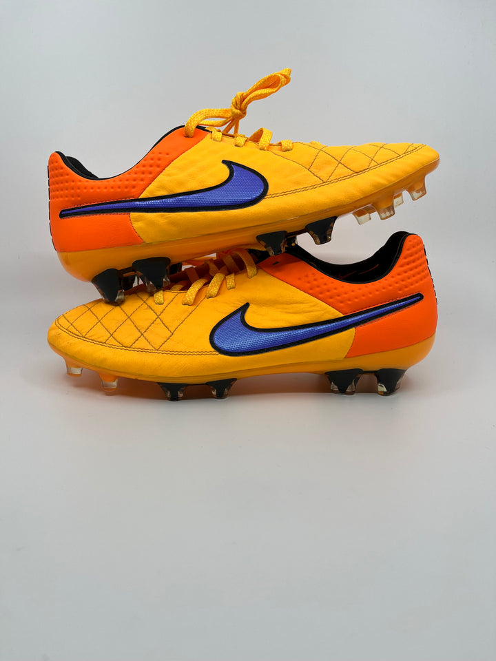 NIKE TIEMPO LEGEND 5/V - SIZE 42