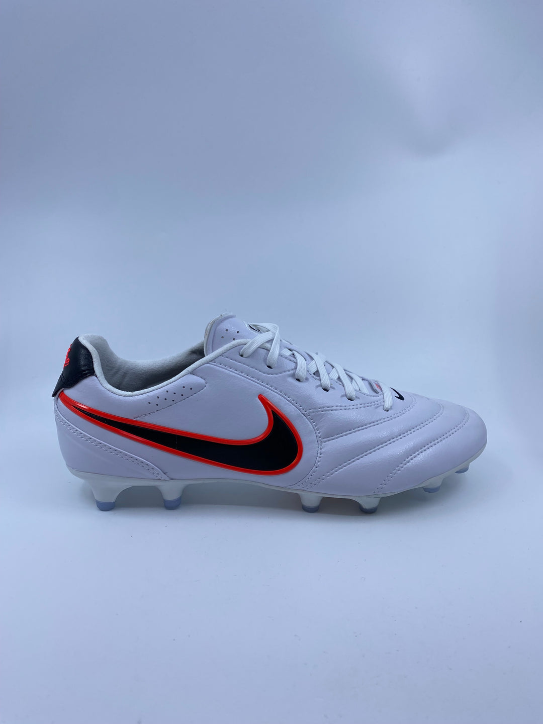 Nike Tiempo Ligera - Size 43