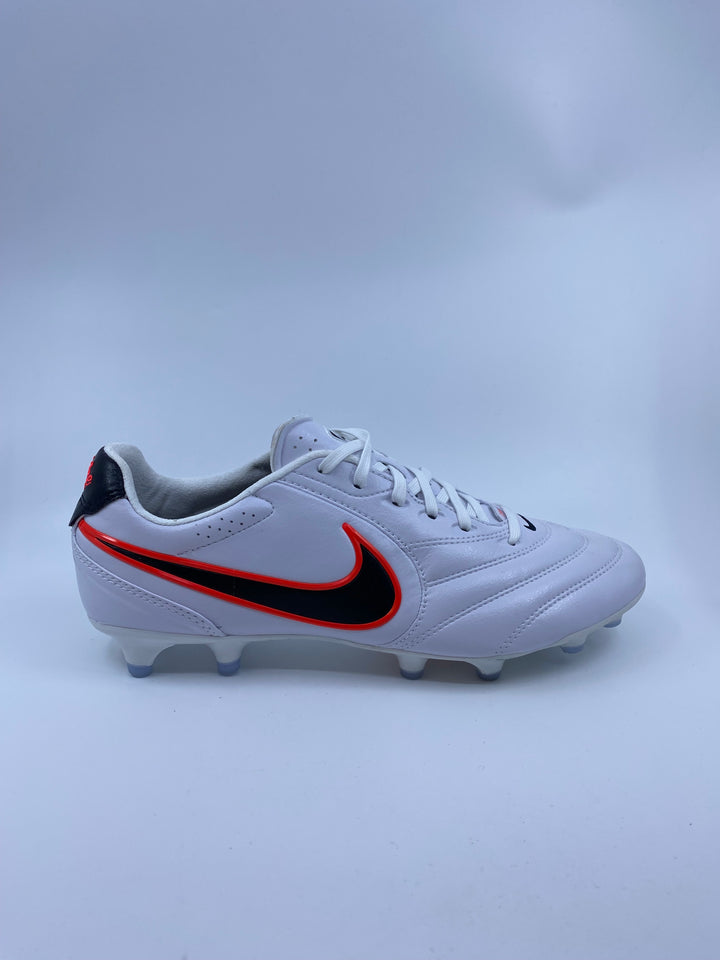 Nike Tiempo Ligera - Size 43