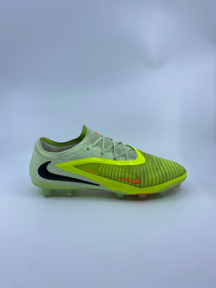 Nike Phantom 6 - Size 43