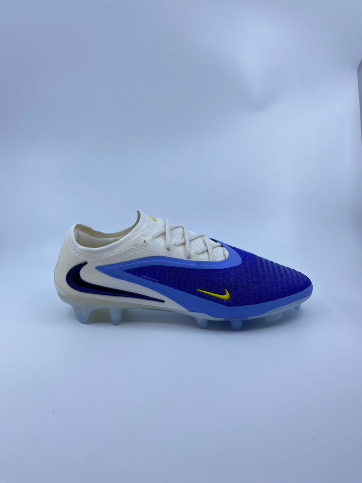 Nike Phantom 6 - Size 43