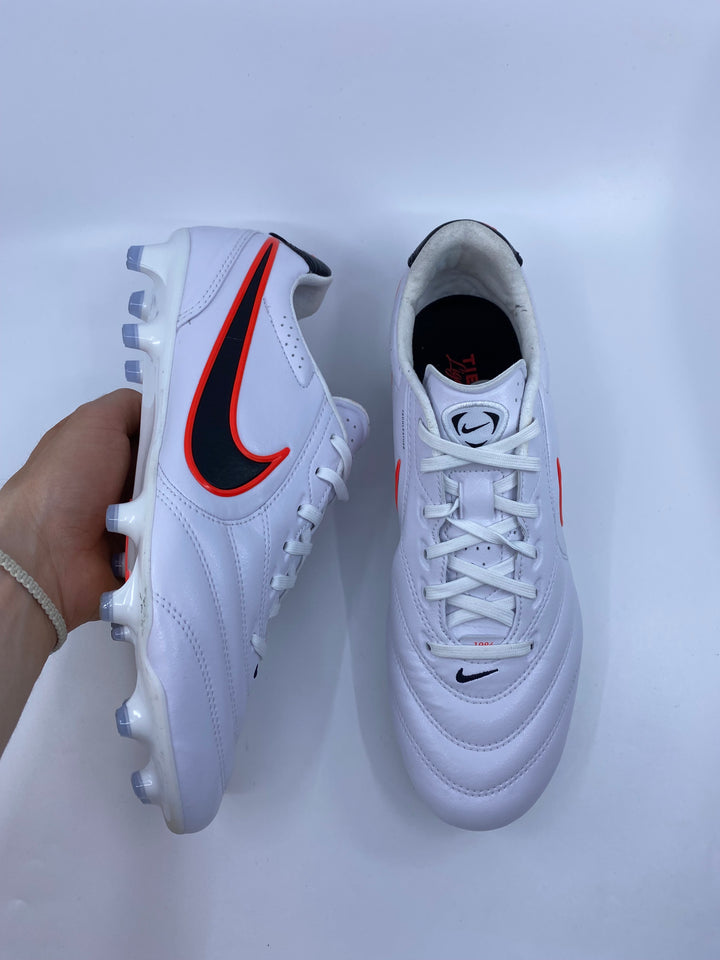 Nike Tiempo Ligera - Size 43