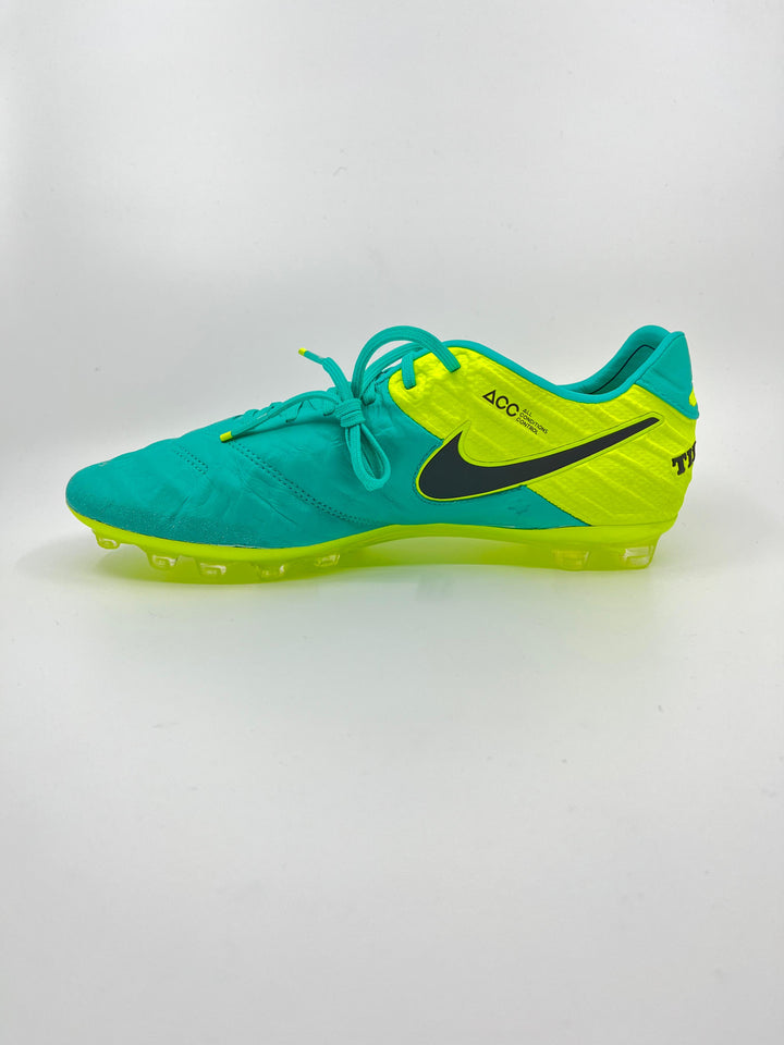 Nike Tiempo Legend 6 - Size 44.5