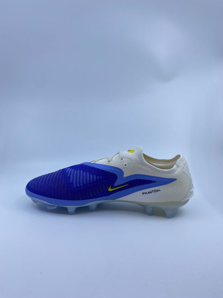 Nike Phantom 6 - Size 43
