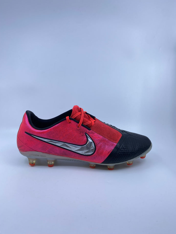 Nike Phantom Venom - Size 42.5