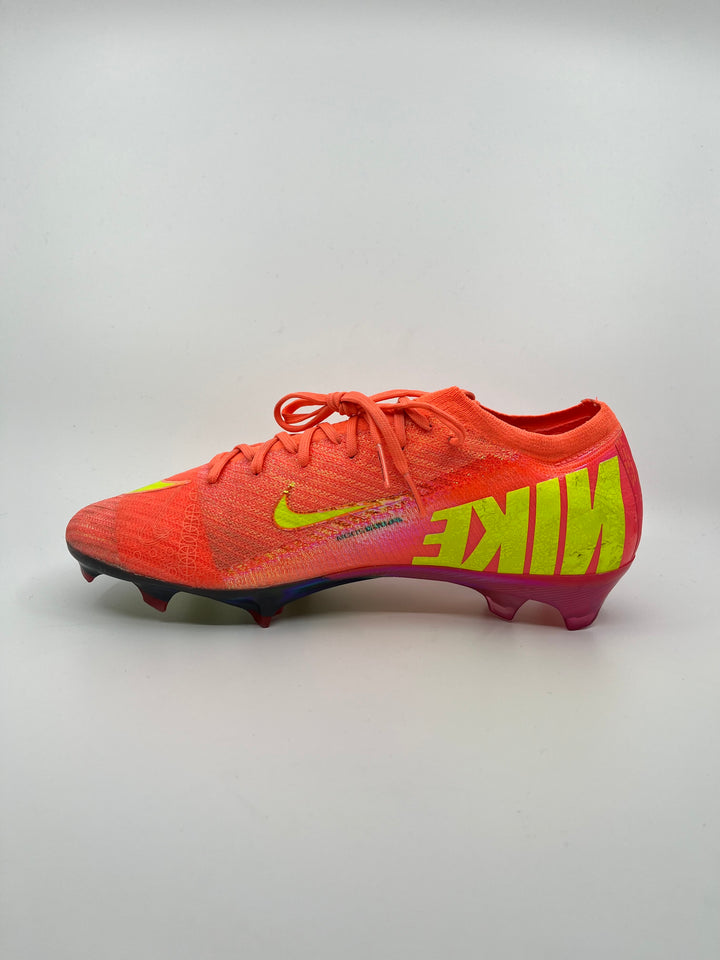 Nike Mercurial Vapor 16 Cosmic Speed Limited Edition - Size 44