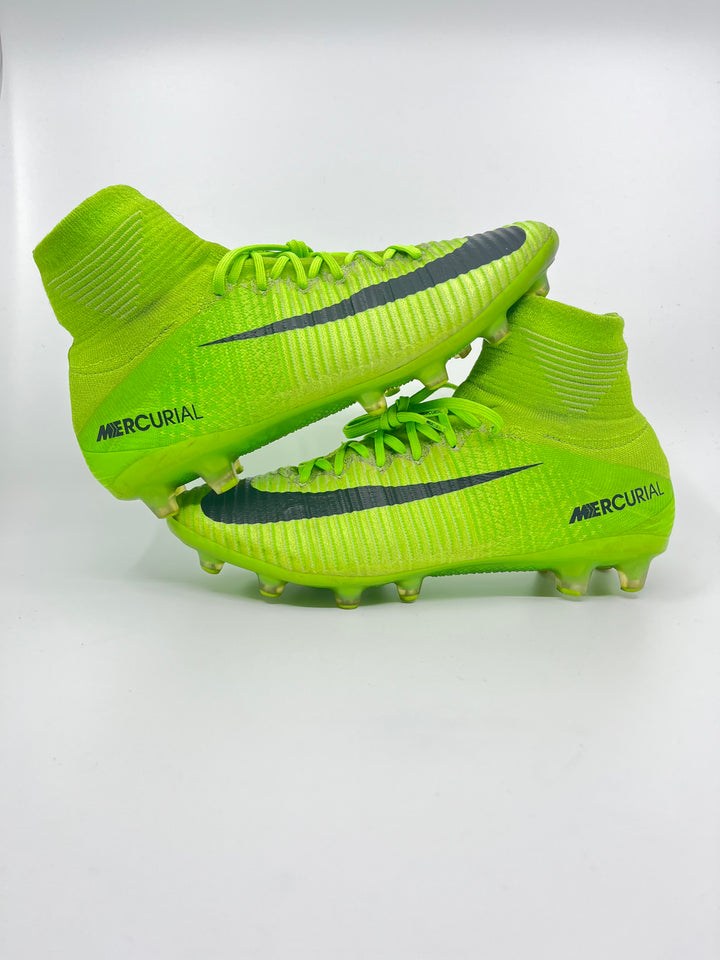 NIKE MERCURIAL SUPERFLY 5/V -  SIZE 41