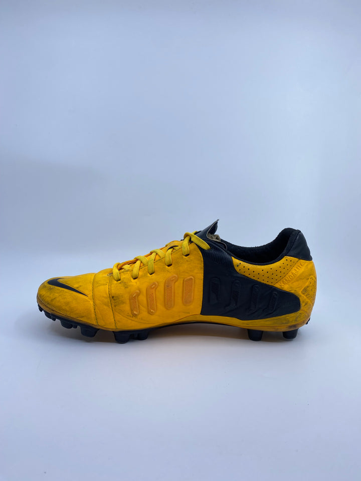 Nike CTR360 Maestri III - Size 40