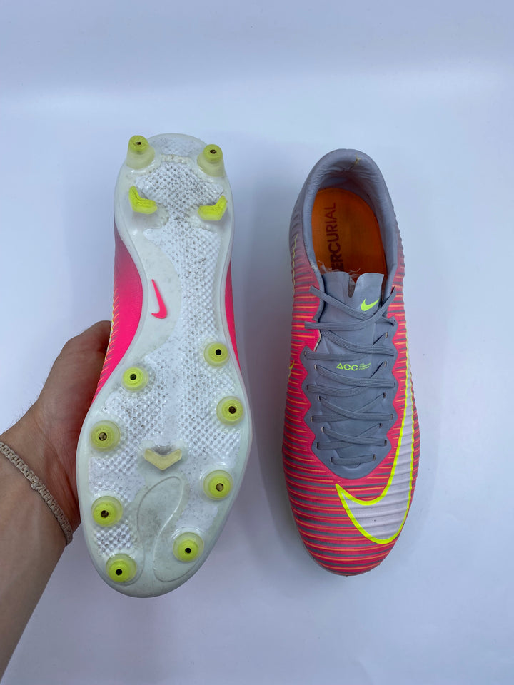 Nike Mercurial Vapor XI - Size 40,5
