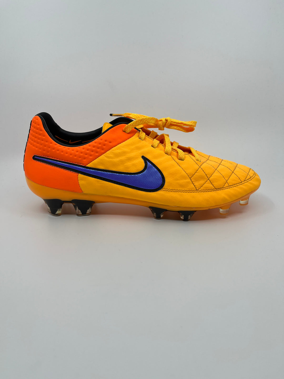 NIKE TIEMPO LEGEND 5/V - SIZE 42