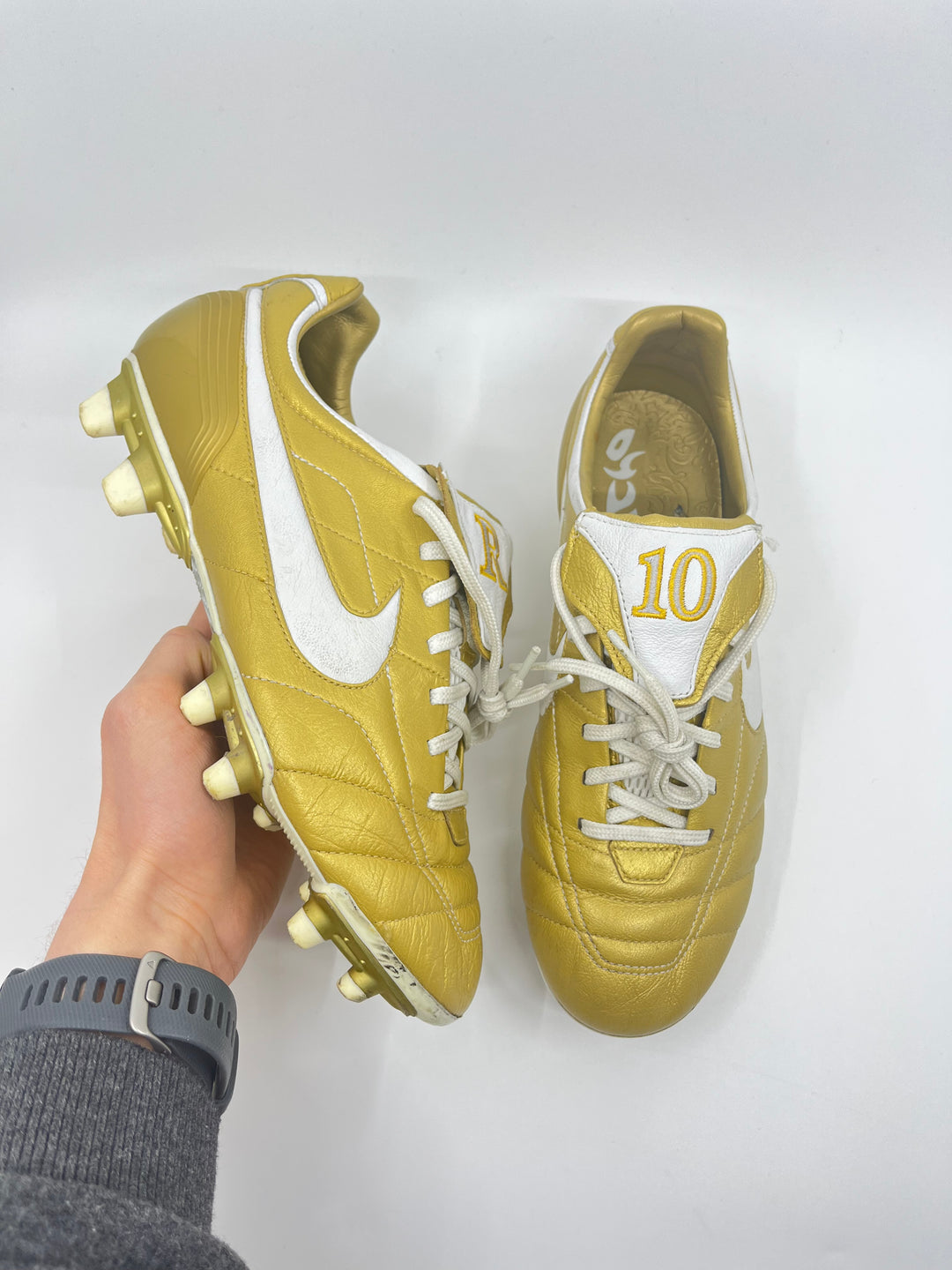 NIKE TIEMPO AIR LEGEND GOLD R10 - SIZE 42