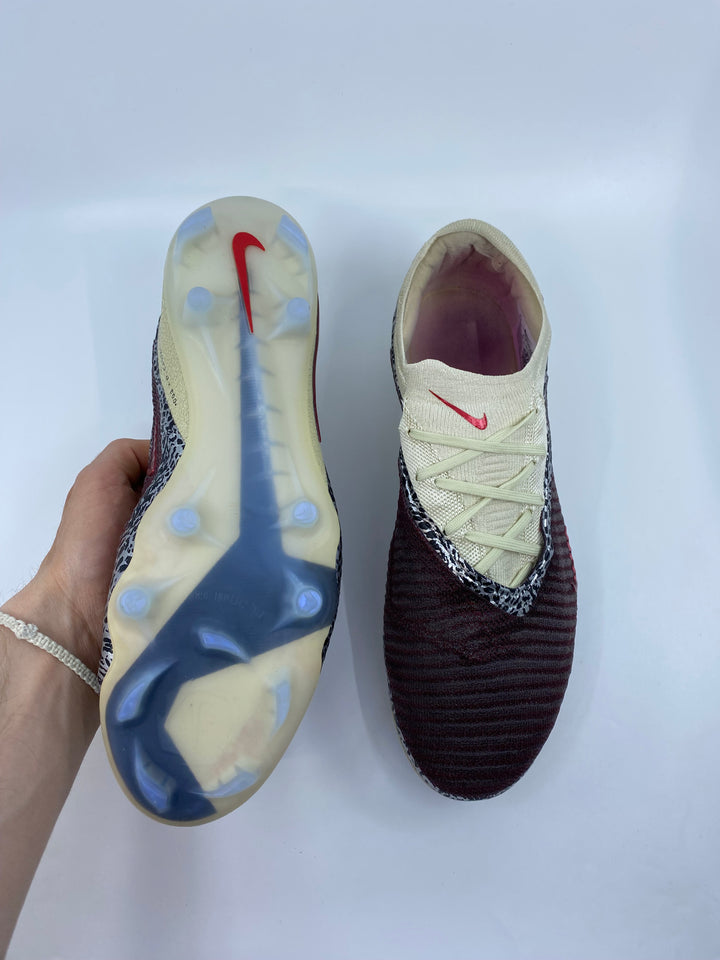 Nike Phantom 6 - Size 43