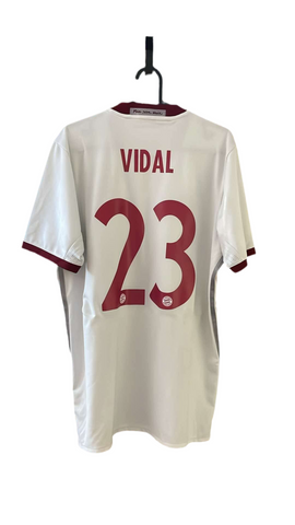 Bayern Munchen 16/17 | Vidal - Size M