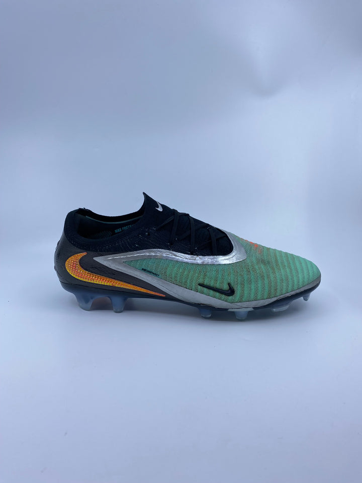 Nike Phantom 6 - Size 43