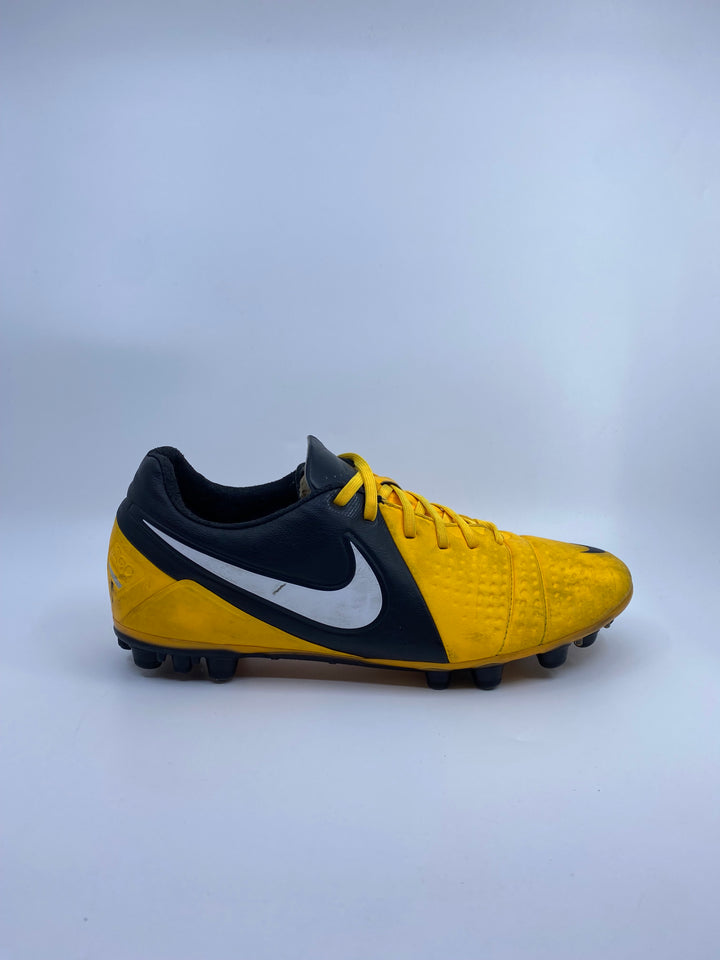 Nike CTR360 Maestri III - Size 40