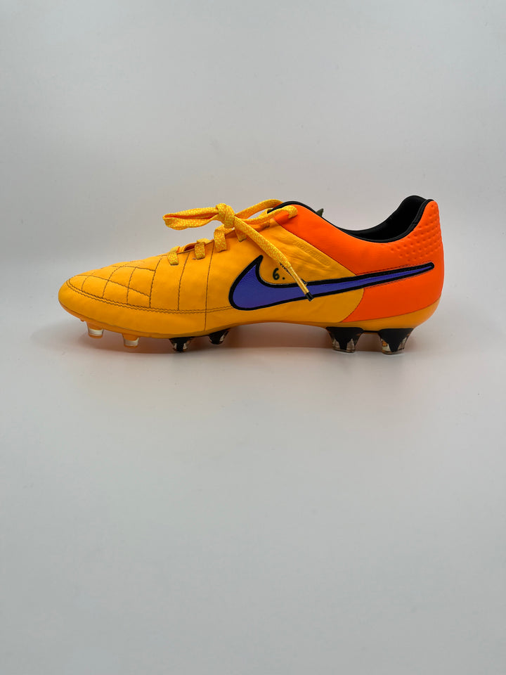 NIKE TIEMPO LEGEND 5/V - SIZE 42