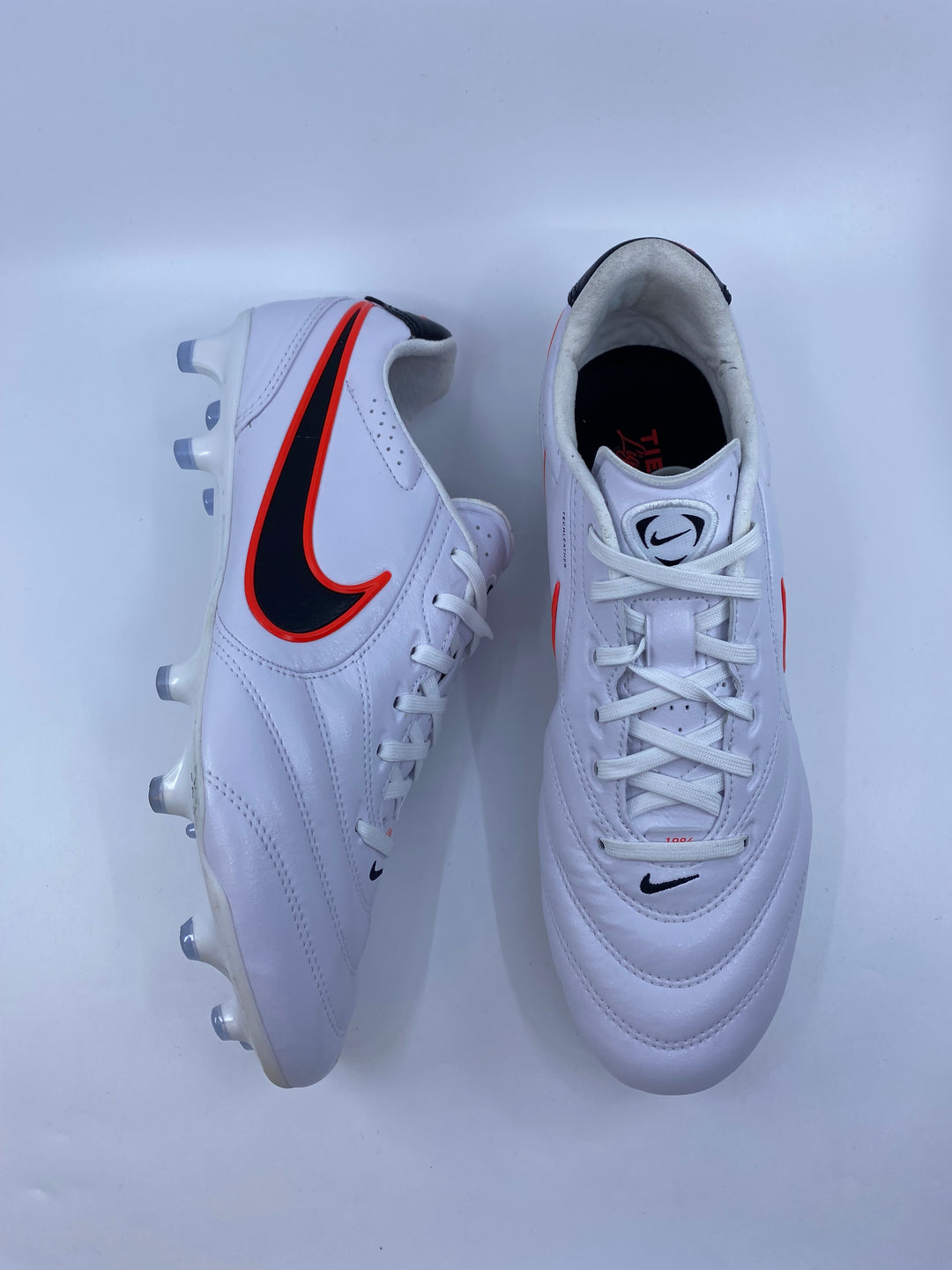 Nike Tiempo Ligera - Size 43