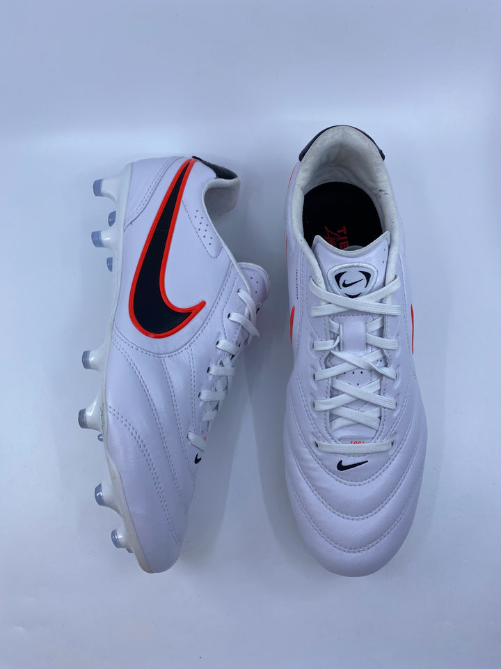 Nike Tiempo Ligera - Size 43