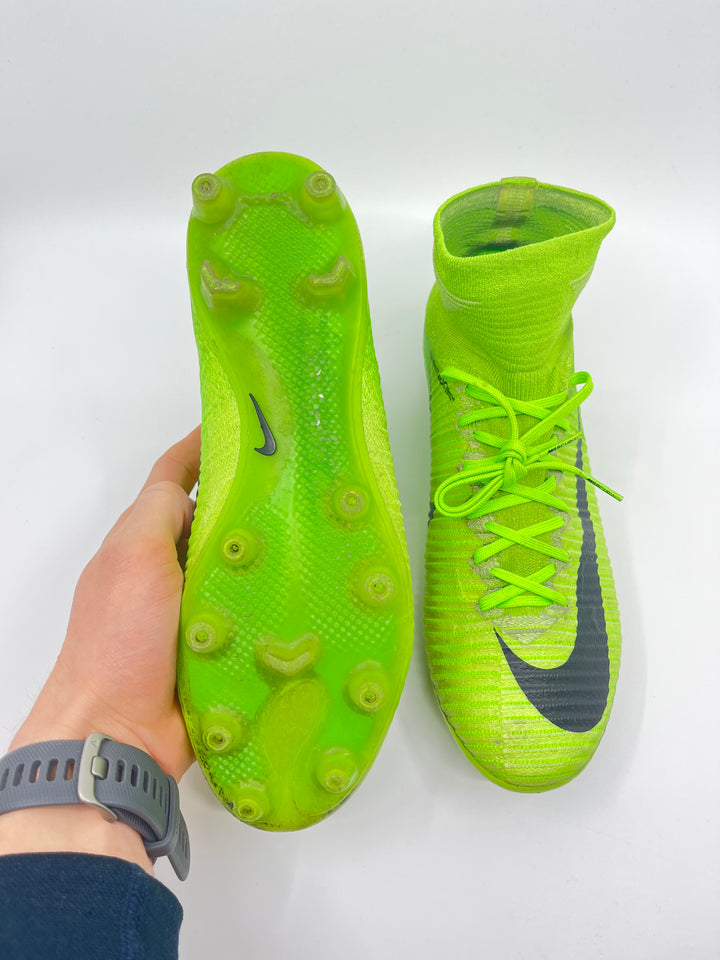 NIKE MERCURIAL SUPERFLY 5/V -  SIZE 41