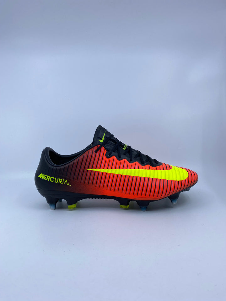 Nike Mercurial Vapor XI - Size 42