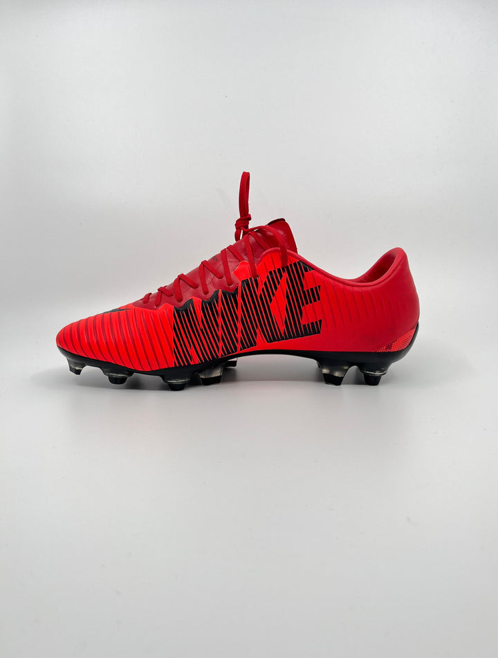 Nike Mercurial Vapor XI - Size 42