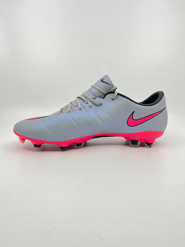 Nike Mercurial Vapor 10/X - Size 43