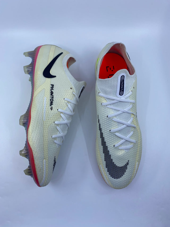 Nike Phantom GT - Size 42.5