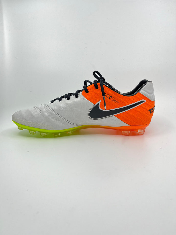 Nike Tiempo Legend 6 - Size 44.5