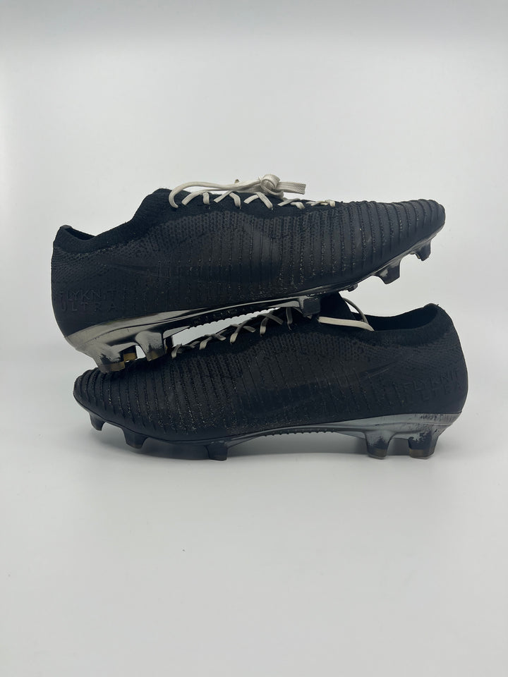 Nike Mercurial Flyknit Ultra - Size 43