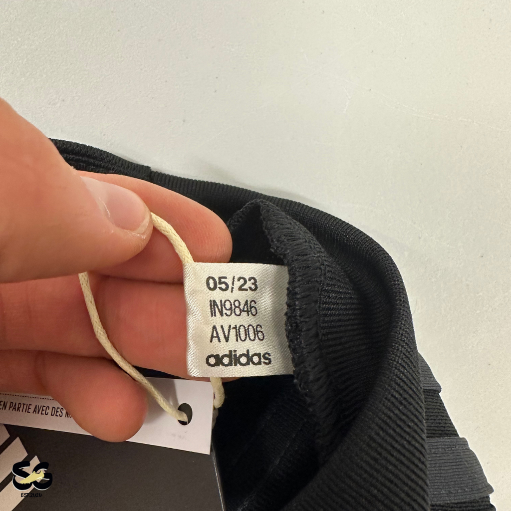 Adidas av1006 top